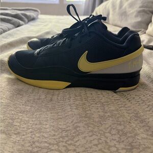 Nike Men's Black and Yellow Sneakers